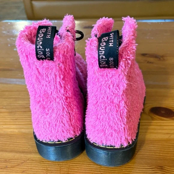 Dr. Martens Kids Fuzzy Pink Boots with Black Laces - Picture 5 of 14
